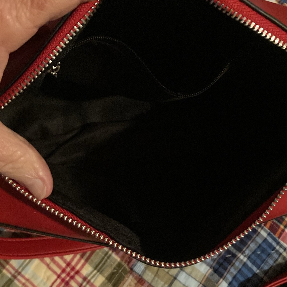 New red in color pocketbook - Picture 5 of 5